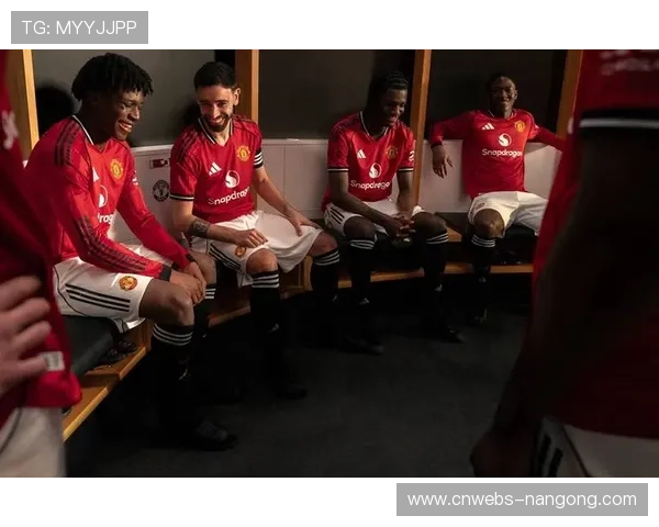 曼联老特拉福德球场百年庆典,传奇球星齐聚 曼联老特拉福德球场百年庆典,传奇球星齐聚