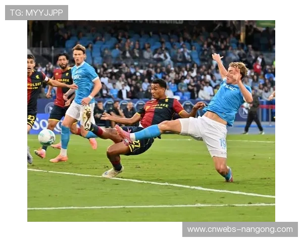 热那亚vs那不勒斯中场休息，主队暂1-0领先